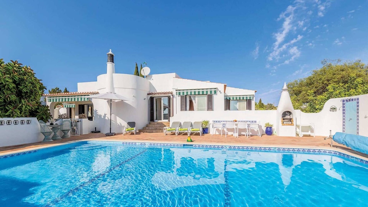Areias Dos Moinhos Villa | 3 bed villa, private pool and close to beach