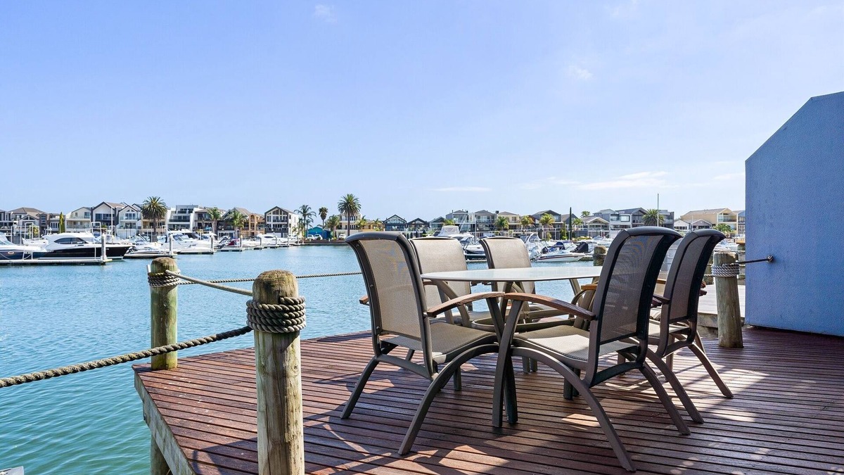 Patterson Lakes House | 3-Bed Waterfront Family Home in Scenic Location