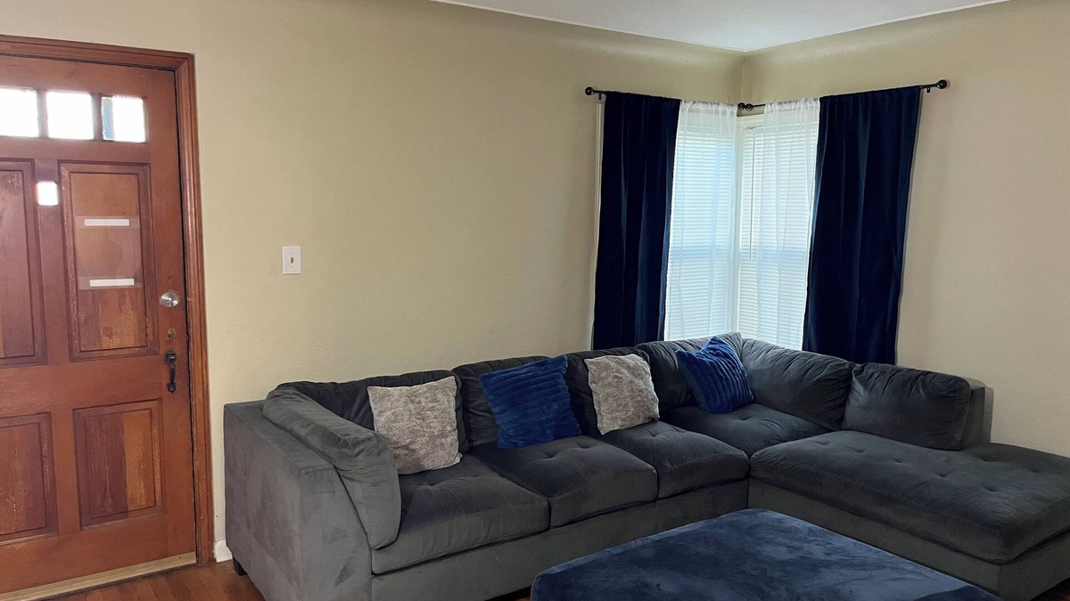 Redford House | 3-bedroom house in Detroit/Redford Township with WiFi, AC, 420 & pet friendly