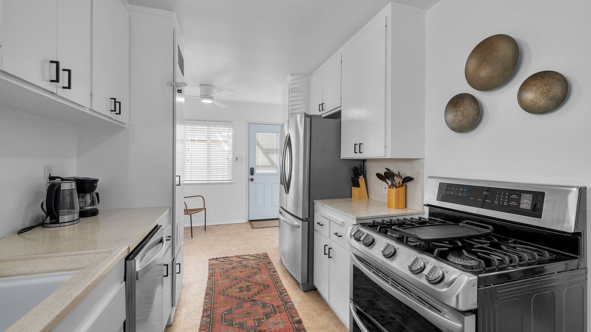 Hawthorne House | 3 Bedroom 1 Bath Mural Oasis in El Camino Village- Lawndale CA