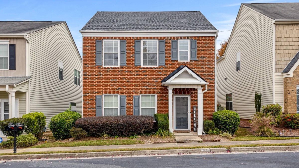 Southwestern House | 3-bedroom 2.5-bathroom house in Atlanta w/Office space and High-Speed Wifi.