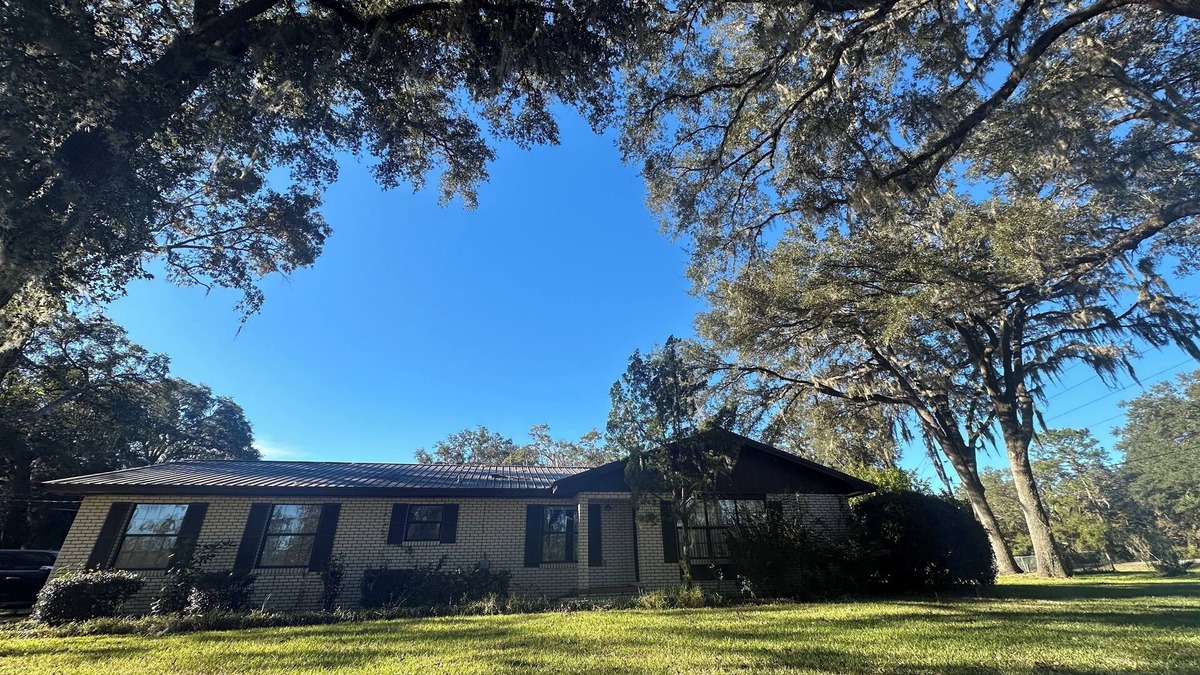 Lake City House | 3-bedroom 2 bath house with in ground pool