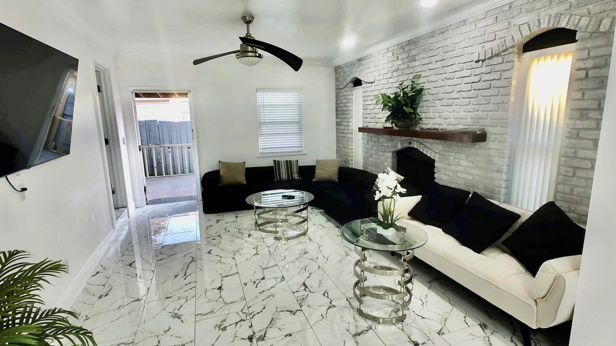 Bolaman Belediyesi House | 3-bedroom 2-bath house in beautiful St. Petersburg nr Parks