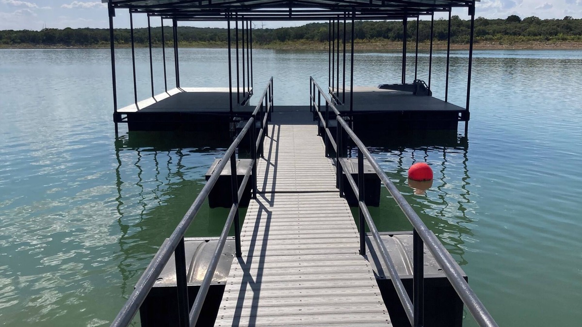 Cisco House | 3 bedroom 2 bath lake home with covered dock