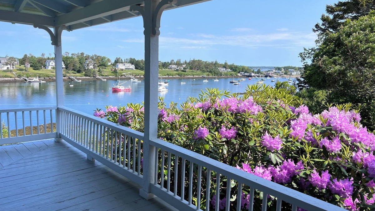 Mid-Coast and Islands Cottage | 3 bedroom, 2 bathroom classic Maine cottage with ocean views into Mackerel Cove