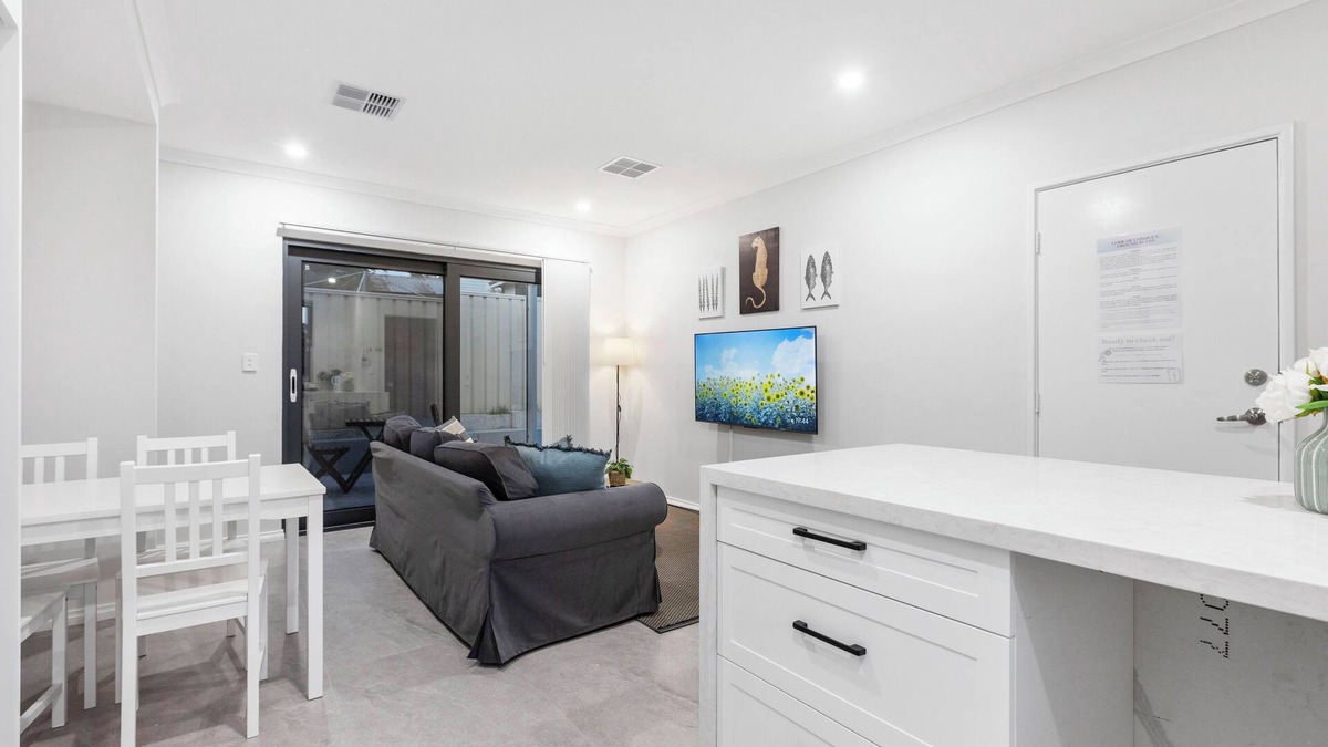 Bentley House | 3 Bedroom 2 Bathroom | Deluxe Full House For Stay | Higher-end Accomodation.