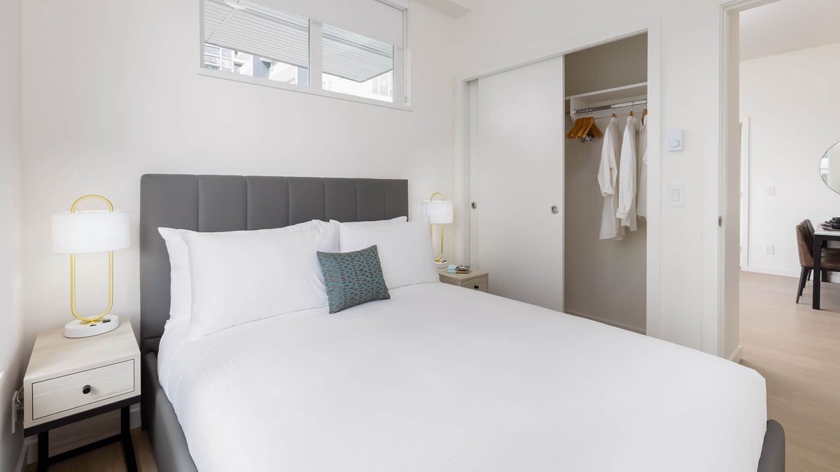 Port Moody Apartment | 3 Bedroom 2 Bathroom