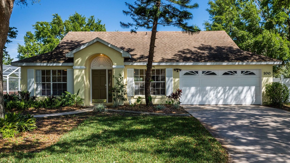 Sunridge Woods House | 3 Bedroom 2 Bathroom Vacation home minutes away from the Parks