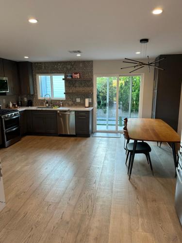 Westchester House | 3 bedroom 2 bathroom stylish and modern home in Marina Del Rey