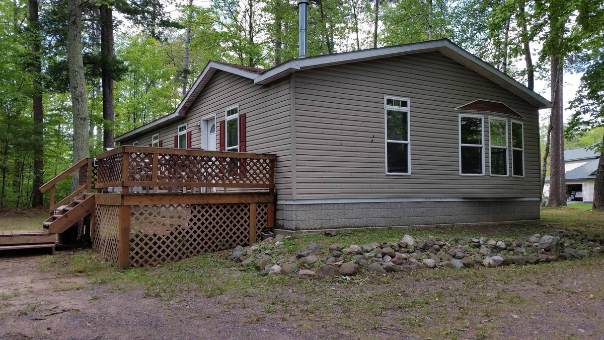 New Post Cabin | 3 bedroom 2 bathroom vacation home with lake view and dock, Right on trail # 33