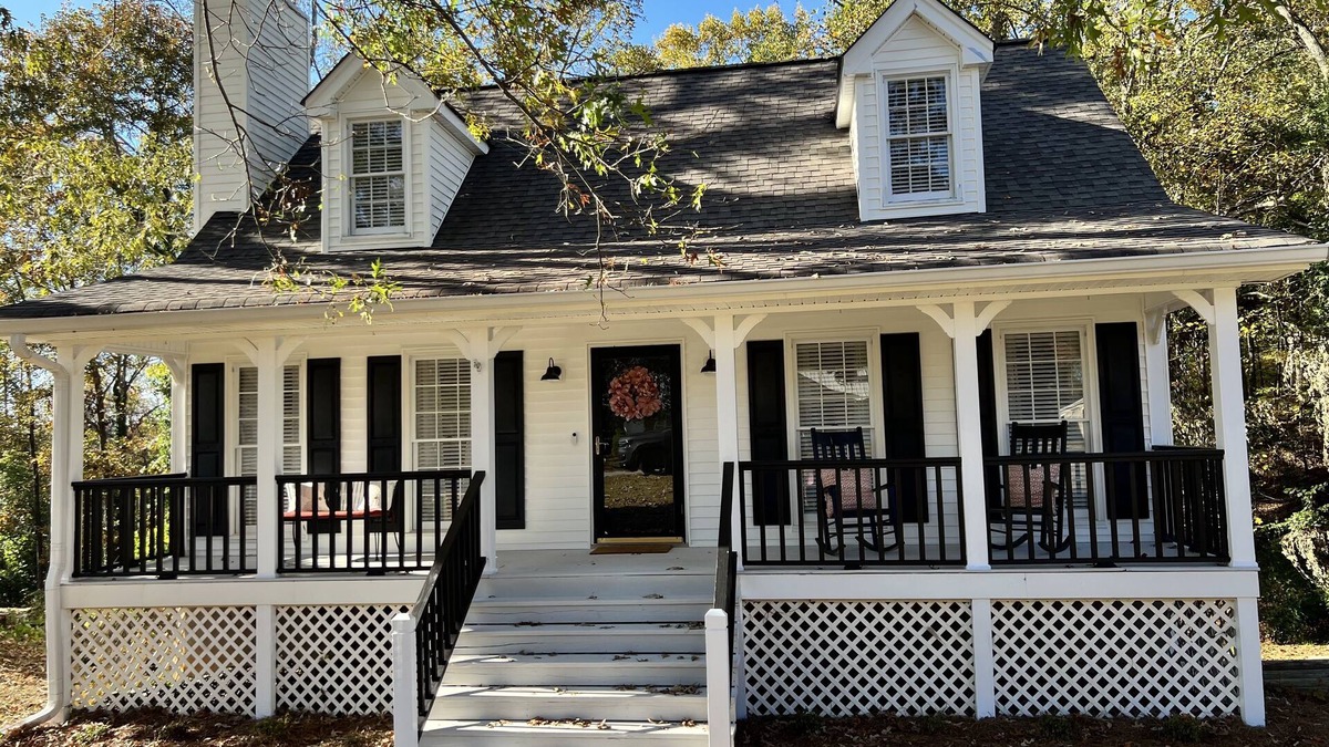 Flowery Branch House | 3 bedroom, 2 full baths, plus finished basement with additional bed