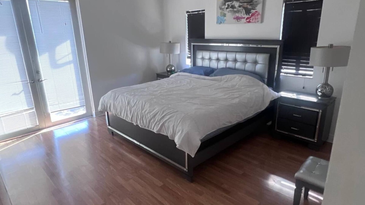 The Roads House | 3 Bedroom 3.5 Bathroom Miami Brickell Breeze Oasis