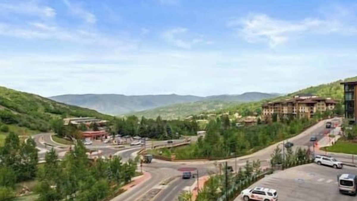 Snowmass Village Hotel | 3 Bedroom 3 Bath, Ski-In/Ski-out! Sbowmass Village