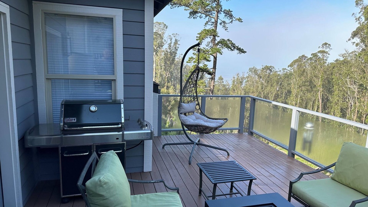 Half Moon Bay House | 3 Bedroom/3 bath Ocean View w/private Hot Tub, long term ok