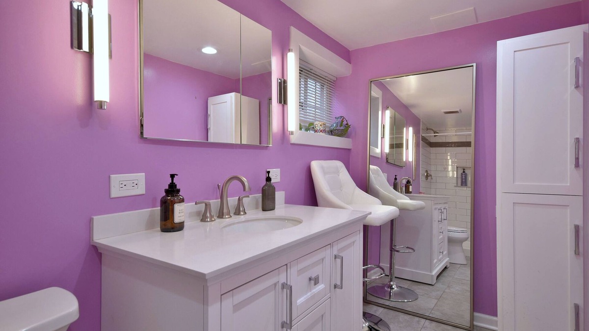 Oak Park House | 3 bedroom 3 Bathroom Parking included