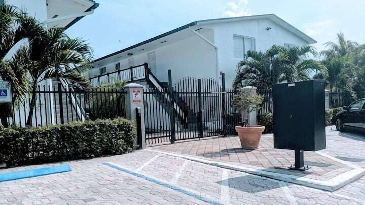 Riverside Park Apartment | 3 Bedroom 675438 by Houzlet