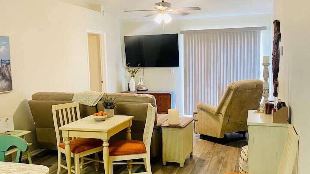 Memphis Apartment | 3 Bedroom 688628 by Houzlet
