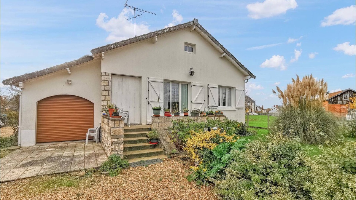 Dampierre-en-Burly House | 3 bedroom accommodation in Dampierre en burly