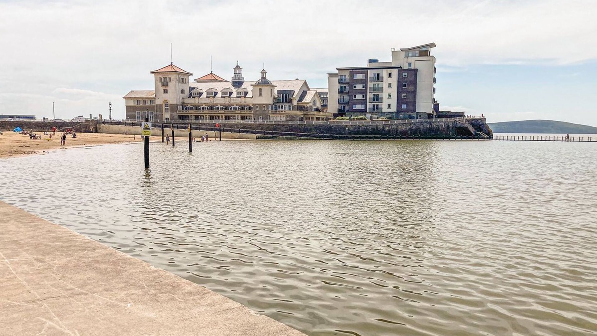 Weston-super-Mare Cottage | 3 bedroom accommodation in Weston-Super-Mare