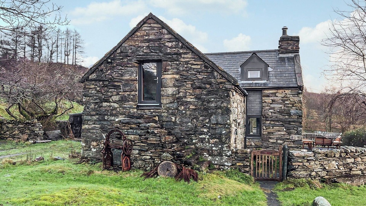 Penrhyndeudraeth Cottage | 3 bedroom accommodation in Penrhyndeudraeth, near Porthmadog