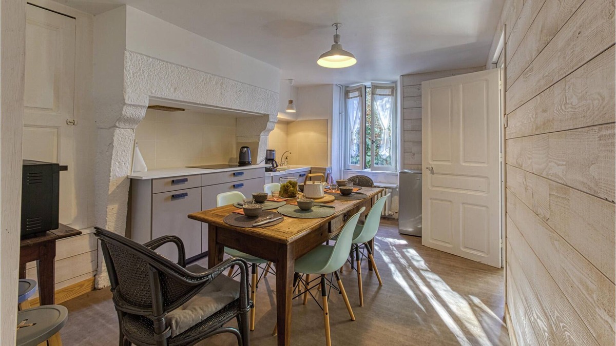 Aumont-Aubrac House | 3 bedroom accommodation in Peyre en Aubrac