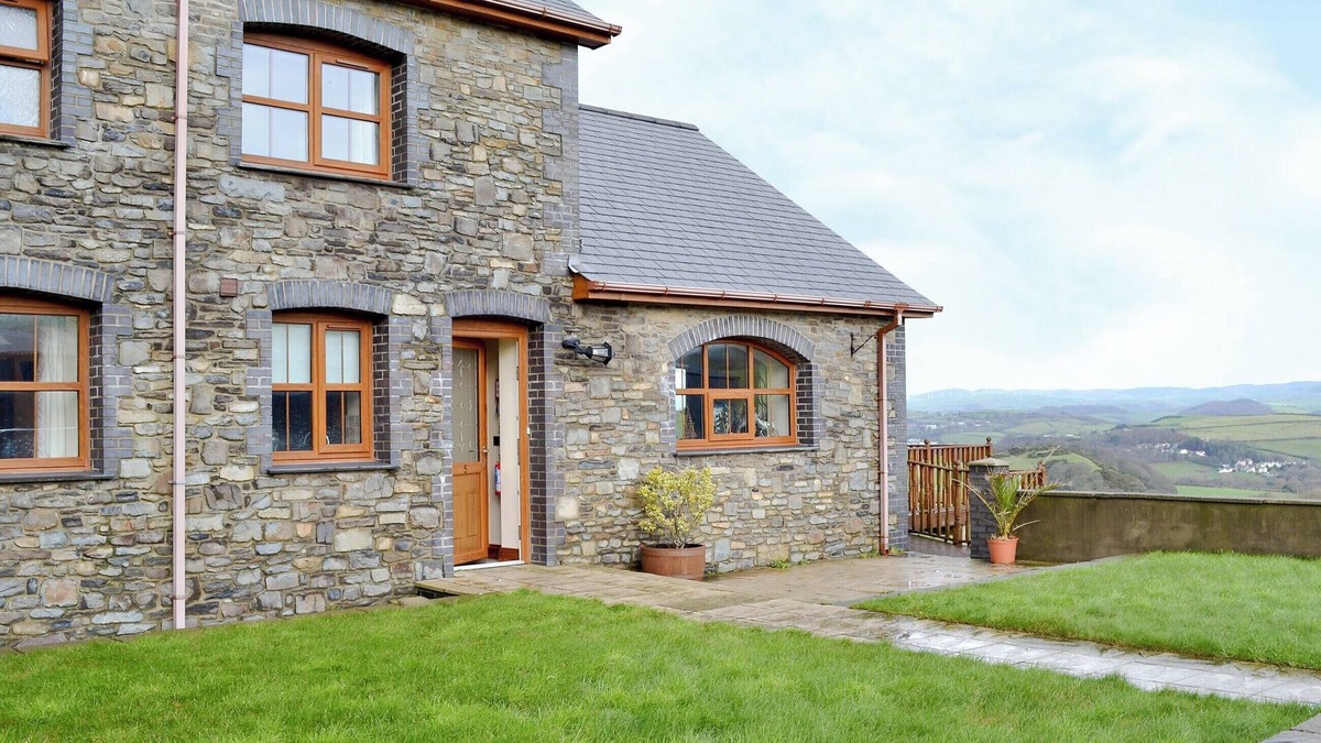 Chancery Cottage | 3 bedroom accommodation in Near Llanfarian
