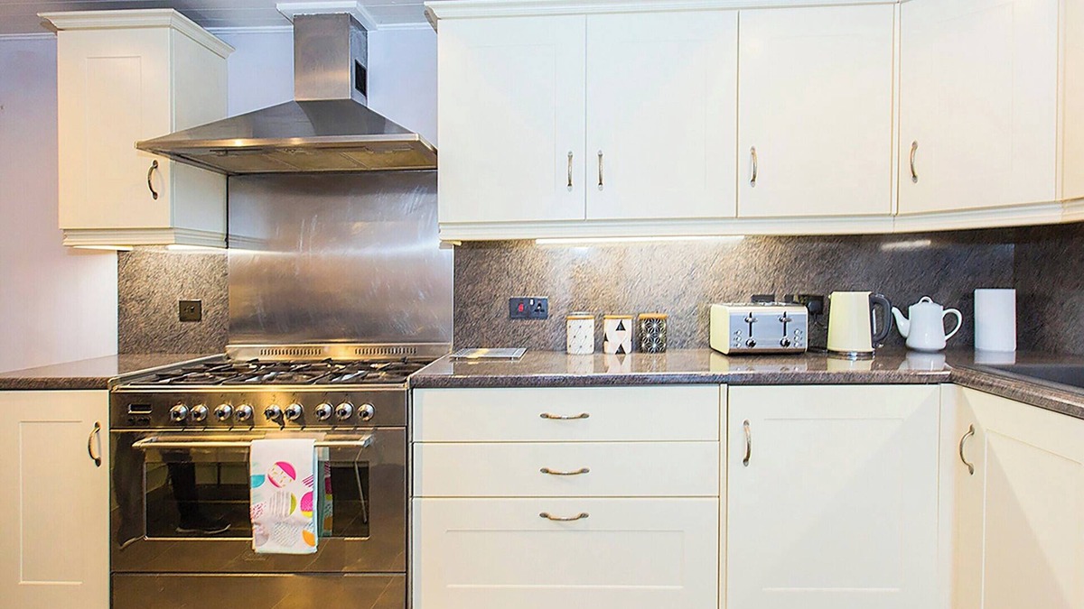 Neyland Cottage | 3 bedroom accommodation in Neyland, near Pembroke