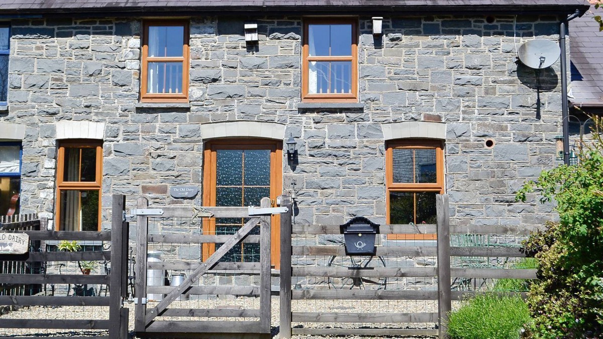 Llandyssiliogogo Cottage | 3 bedroom accommodation in Llwyndafydd, near Llandysul