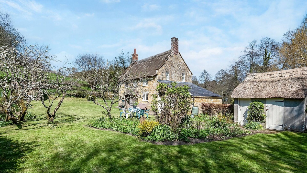 West Milton Cottage | 3 bedroom accommodation in West Milton, Bridport