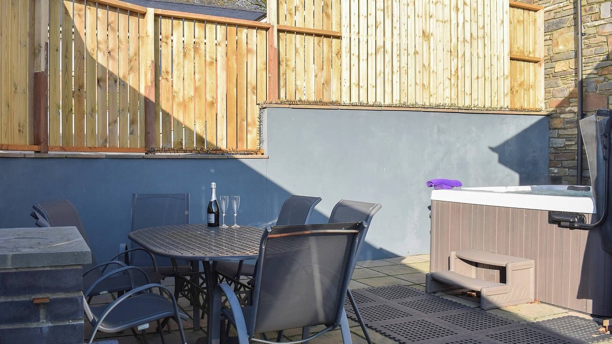 Llanfihangel-Ystrad Cottage | 3 bedroom accommodation in Dihewyd, near Aberaeron