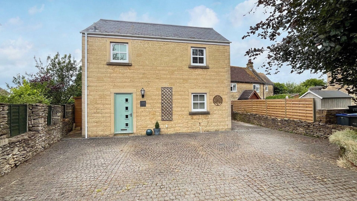 Atworth Cottage | 3 bedroom accommodation in Atworth, Near Melksham