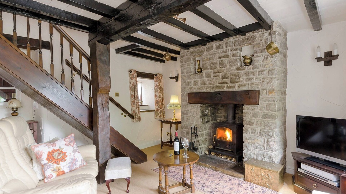 Peak District Cottage | 3 bedroom accommodation in Bradwell