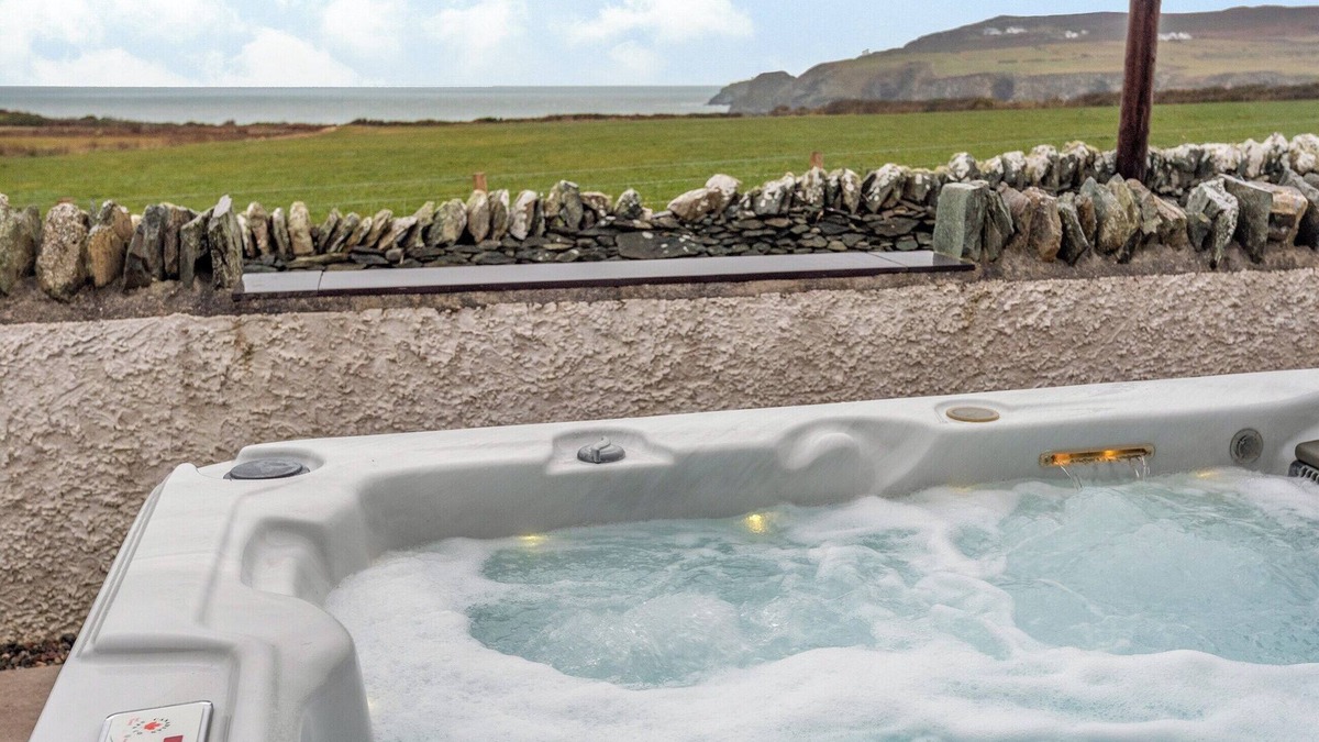 Holyhead Cottage | 3 bedroom accommodation in Penrhos Feilw, near Trearddur Bay