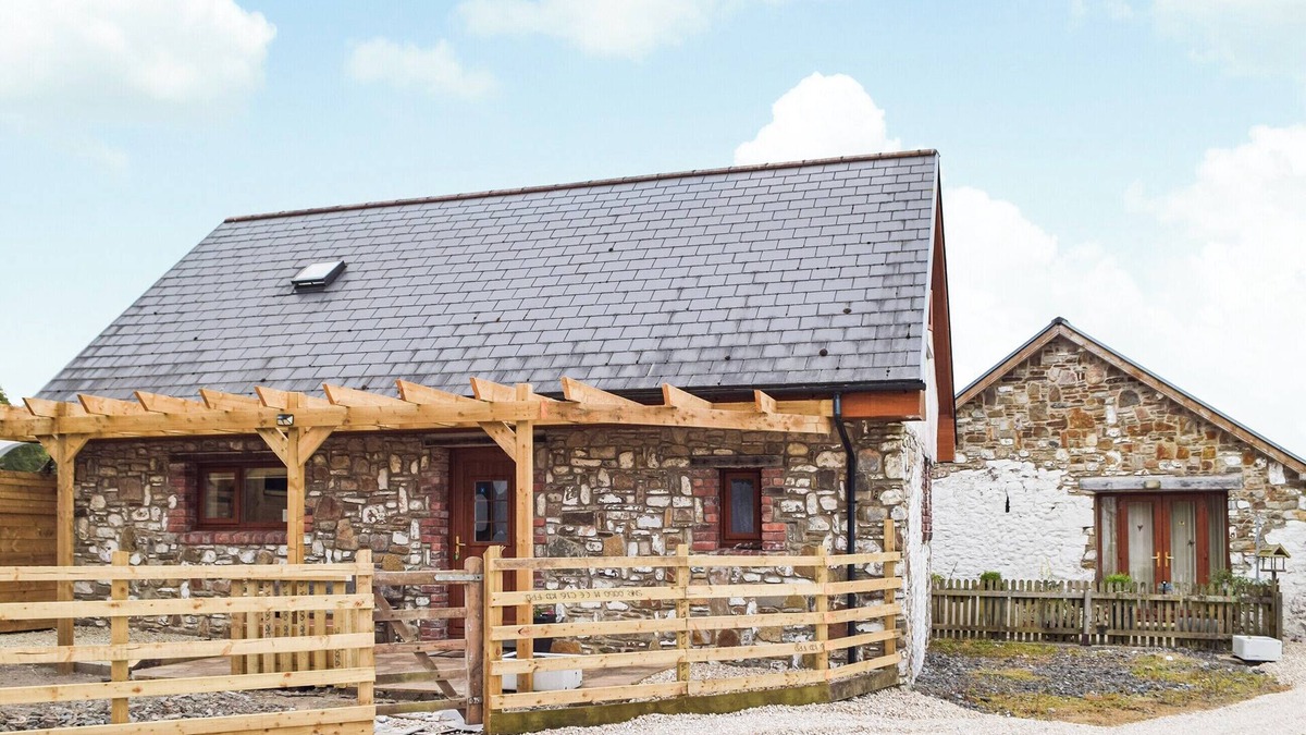 Llwchwr Cottage | 3 bedroom accommodation in Lougher