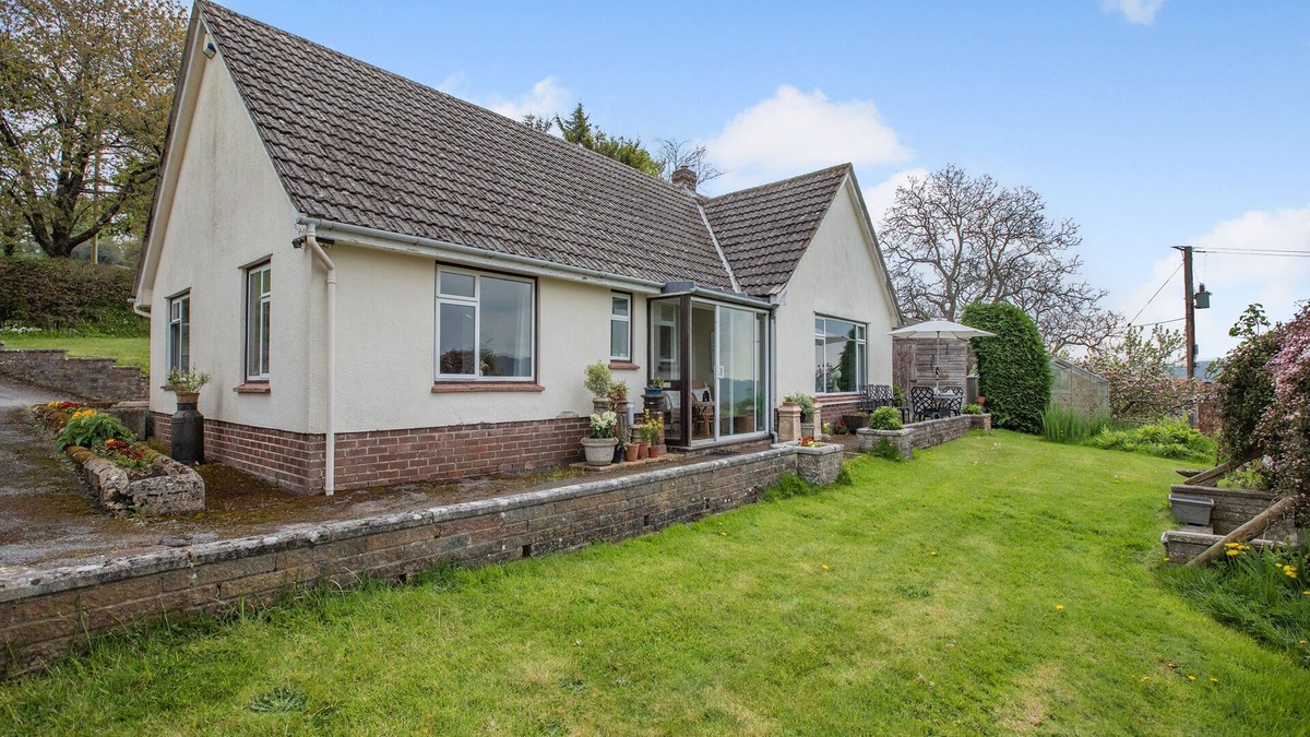 Axminster Cottage | 3 bedroom accommodation in Membury