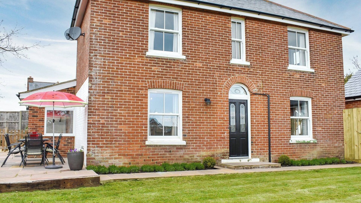 Sandown Cottage | 3 bedroom accommodation in Newchurch, near Sandown