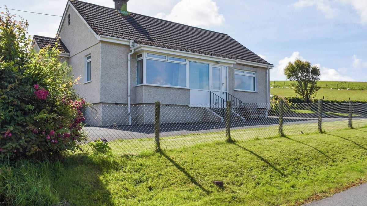 Girvan Cottage | 3 bedroom accommodation in Pinmore, near Girvan