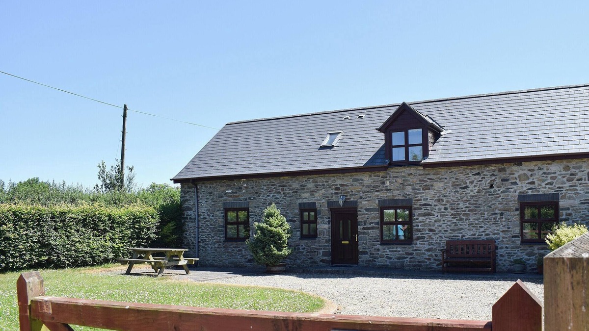 Llanon Cottage | 3 bedroom accommodation in Nebo, Aberaeron, Ceredigion