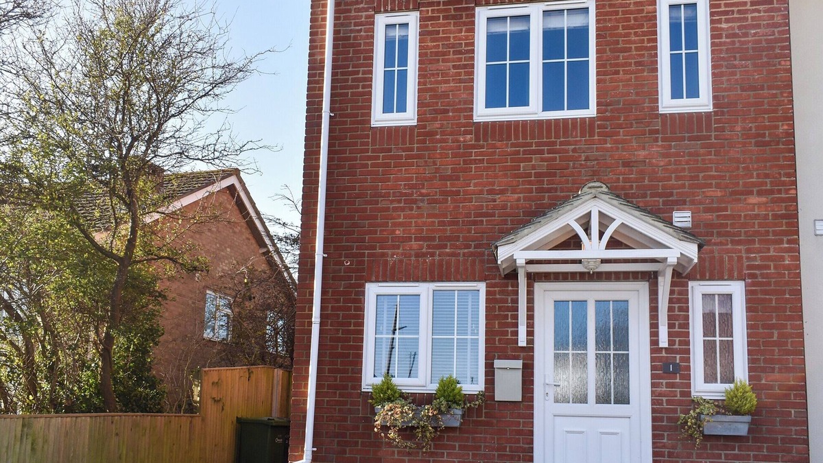 Ryde Cottage | 3 bedroom accommodation in St Helens, near Ryde