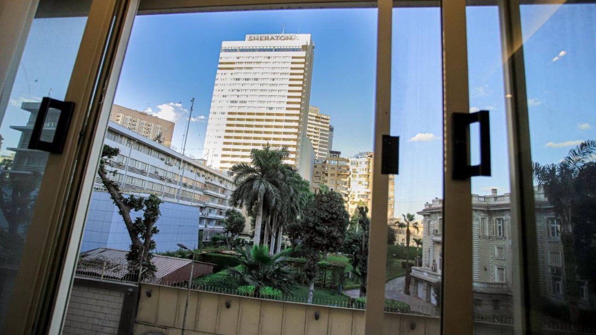 Al Duqqi Apartment | 3-bedroom apartment in lovely Giza Governorate with AC, WiFi and nile view