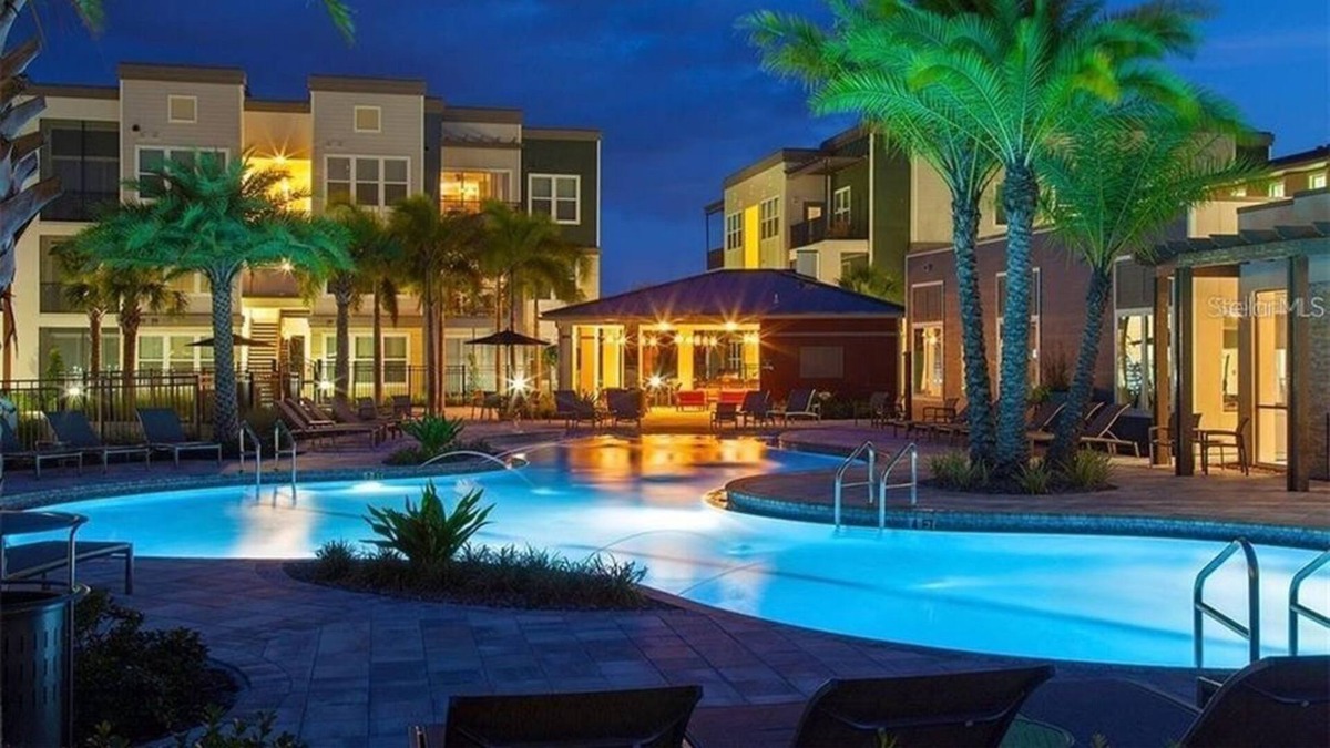 Lake Hart Apartment | 3 Bedroom Apartment 420938 by Houzlet