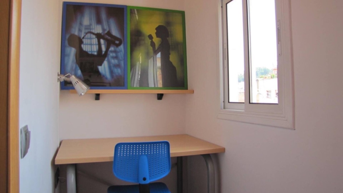 El Poble-sec Apartment | 3-bedroom apartment in fabulous Barcelona with WiFi