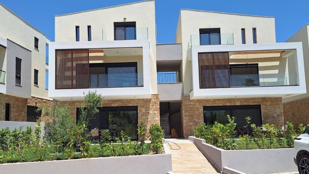 Nikita Apartment | 3-bedroom apartment in charming Nikiti just few steps from the sea