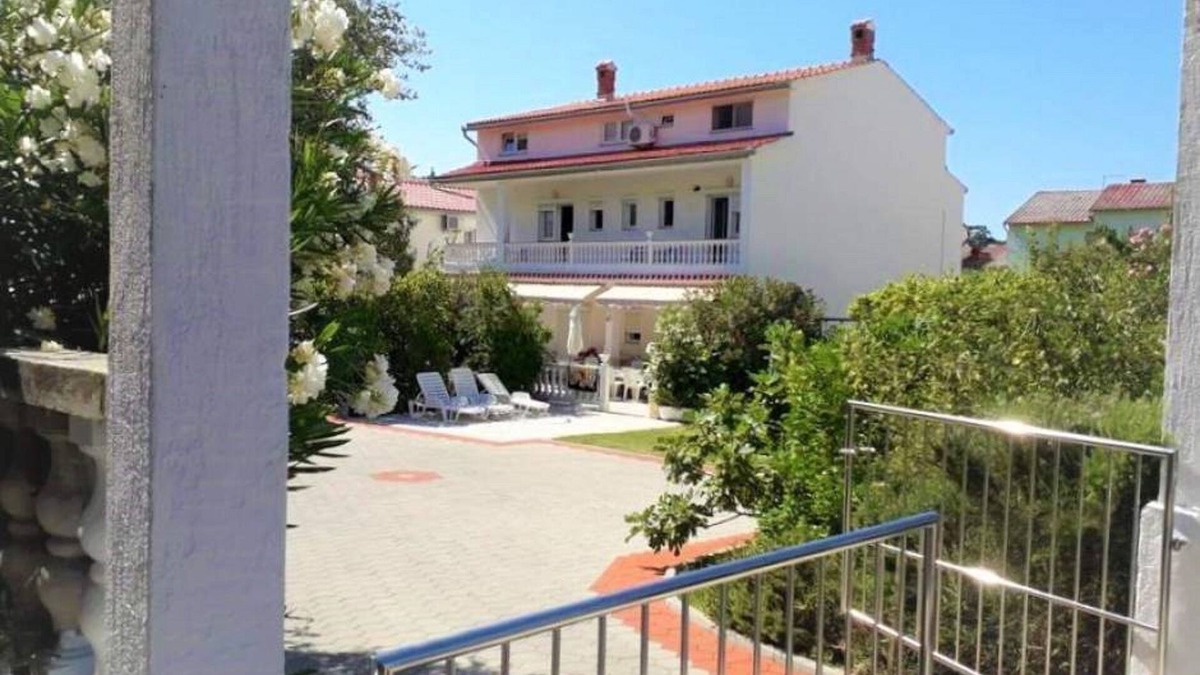 Rab Apartment | 3-bedroom apartment in perfect Rab with AC