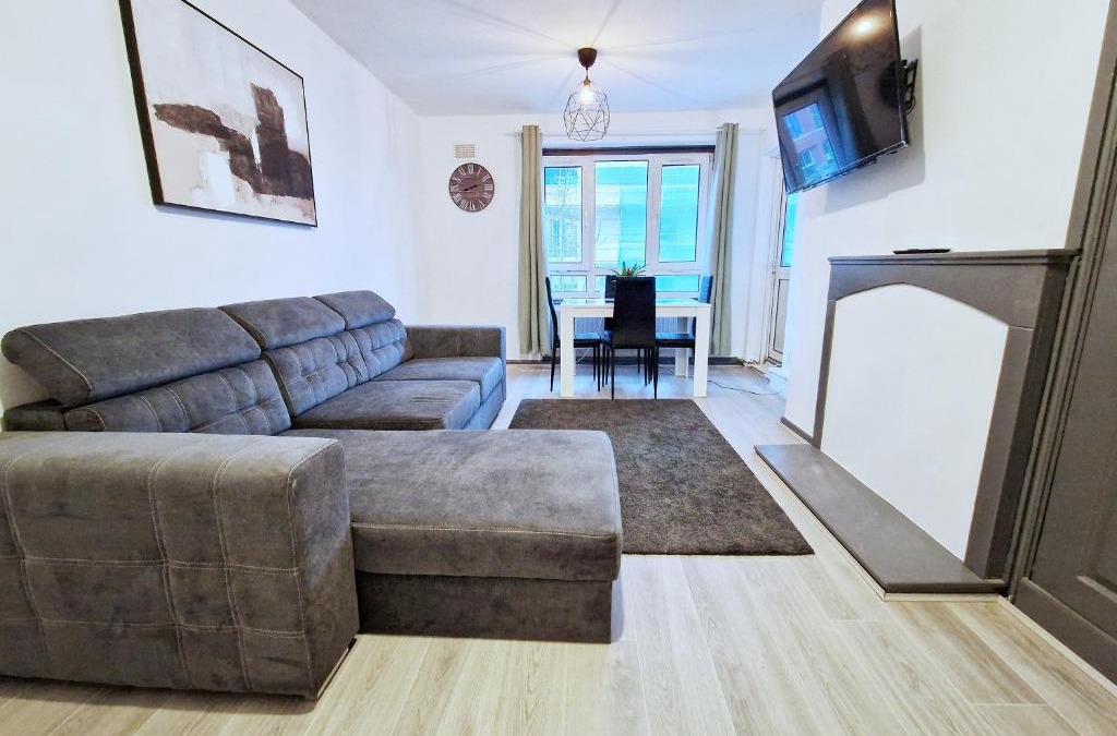 The Westside Apartment | 3 Bedroom Apartment near Broad Street and Fiveways