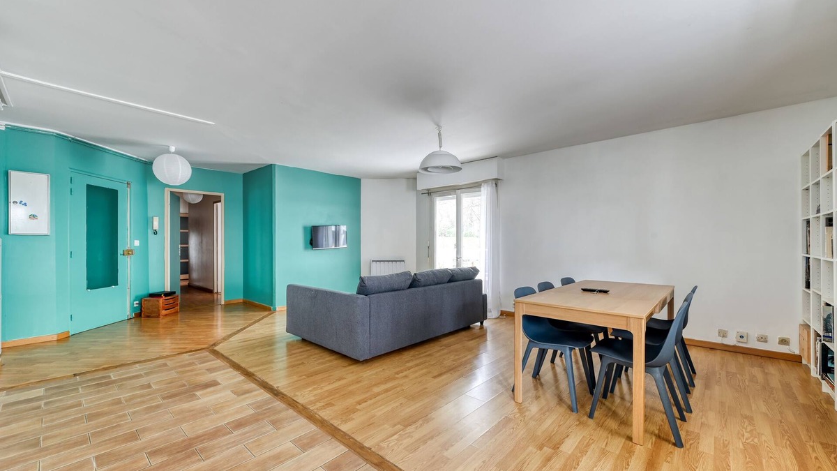 Belleville Apartment | 3 bedroom apartment with balconies