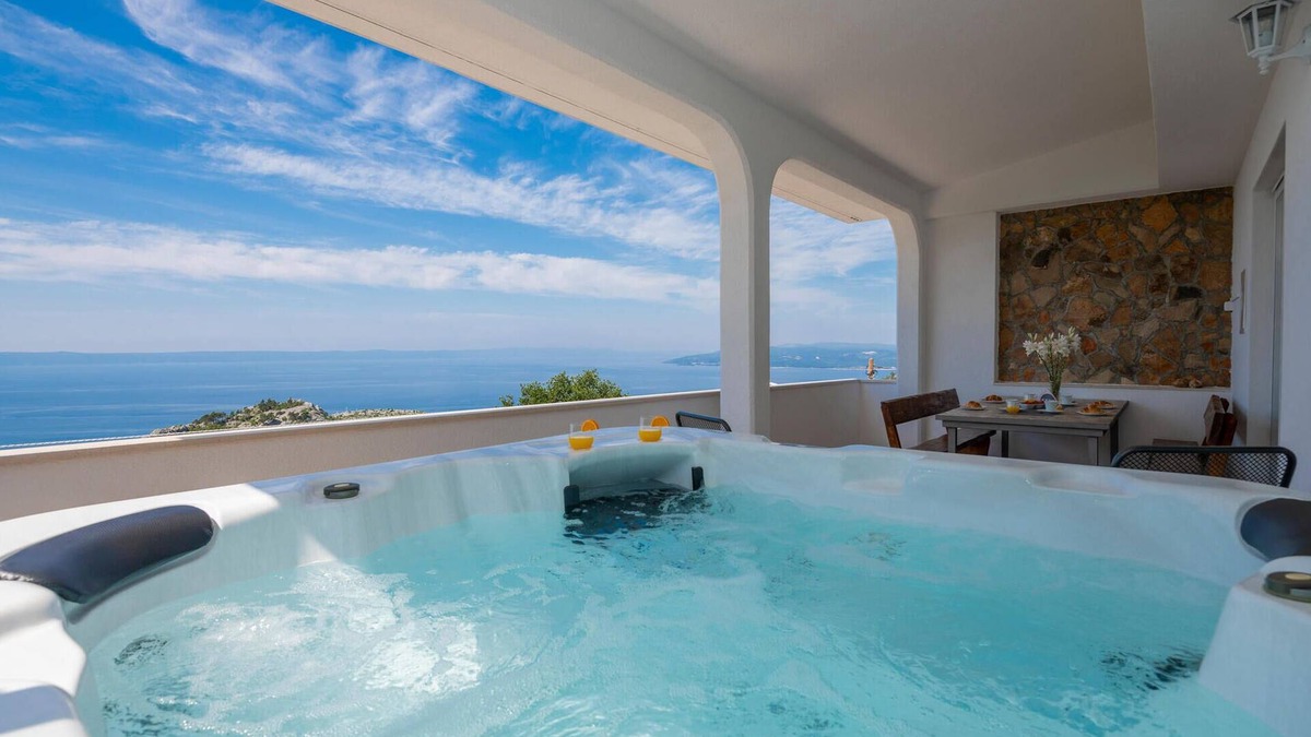 Veliko Brdo Apartment | 3 bedroom awesome apartment in Makarska