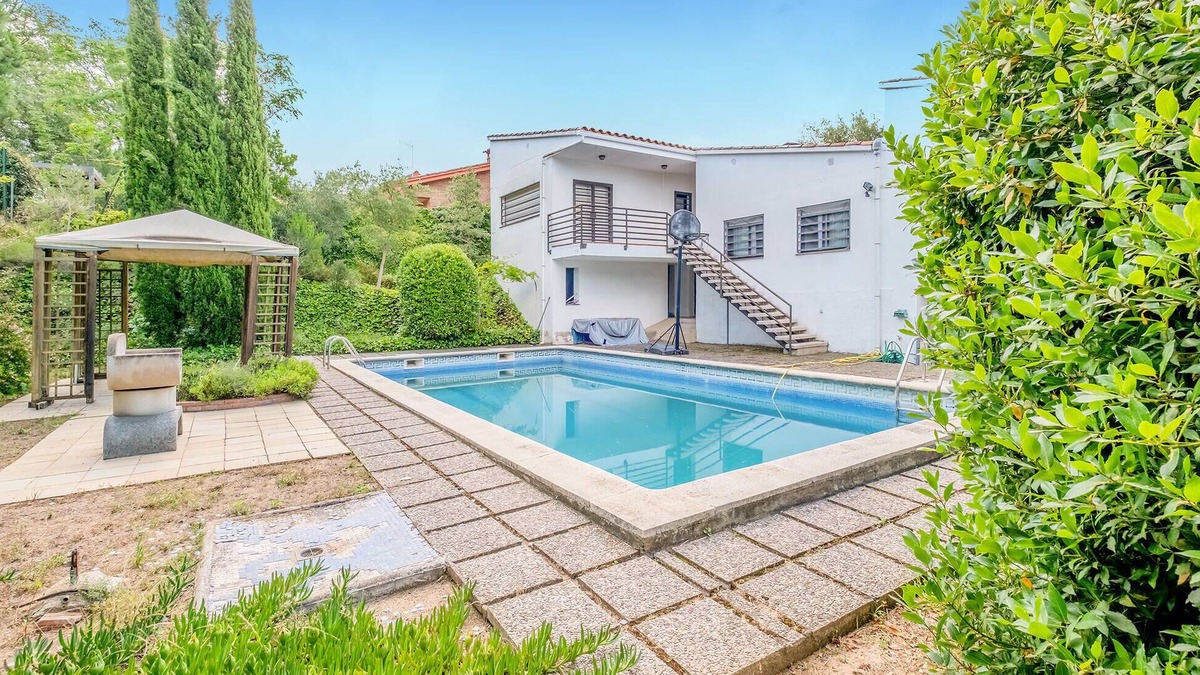 Can Carbonell House | 3 bedroom awesome home in Can Carbonell