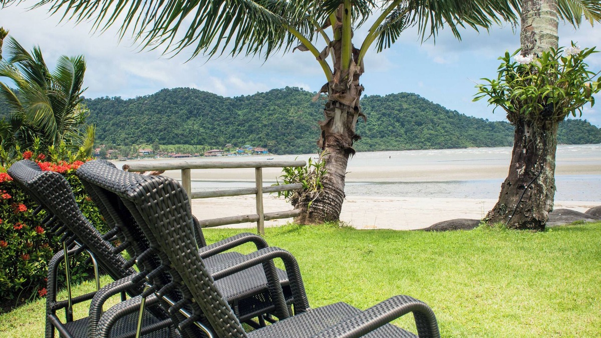 Klong Son Villa | 3-bedroom beachfront villa in charming Koh. Californian owned and managed