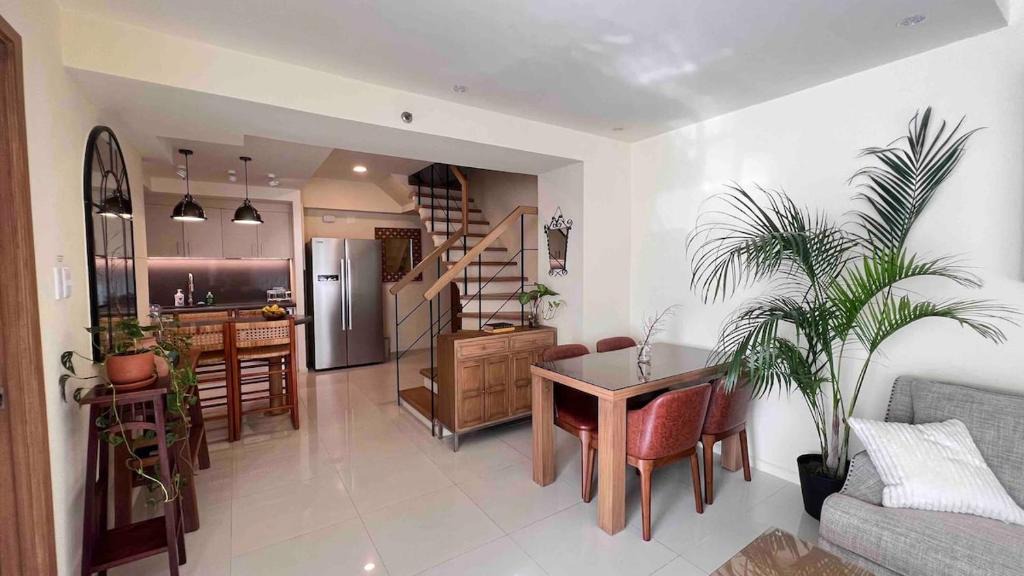 Downtown Apartment | 3 Bedroom Beautiful and Spacious Penthouse in Makati